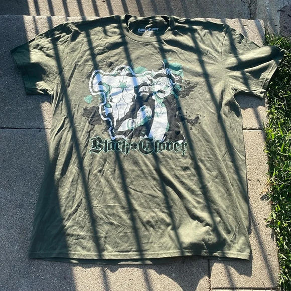 Dark green 2X black-clover short sleeve tee shirt, lootcrate exclusive. - Picture 1 of 4